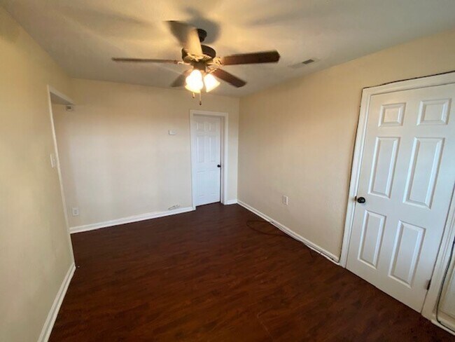 Foto del edificio - 2820-2826 N. West Street