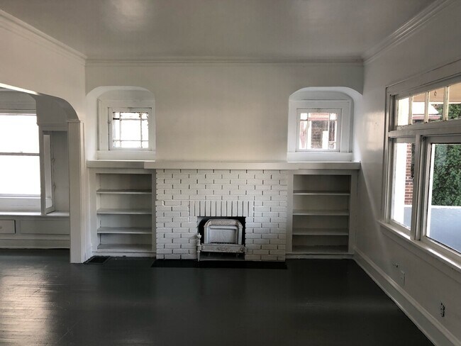 Building Photo - W 117 2BR