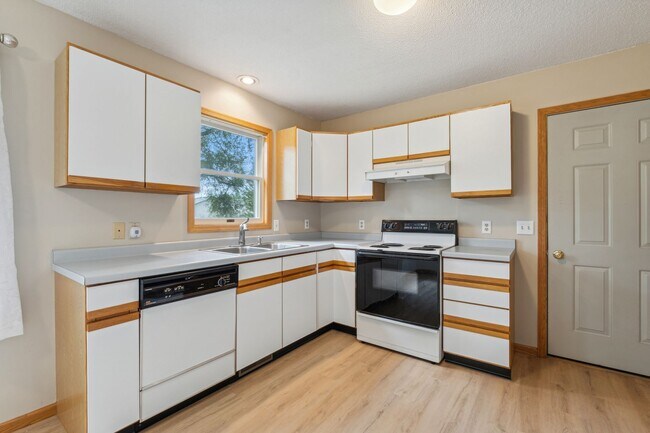 Building Photo - Great Single Family Home in North Hudson