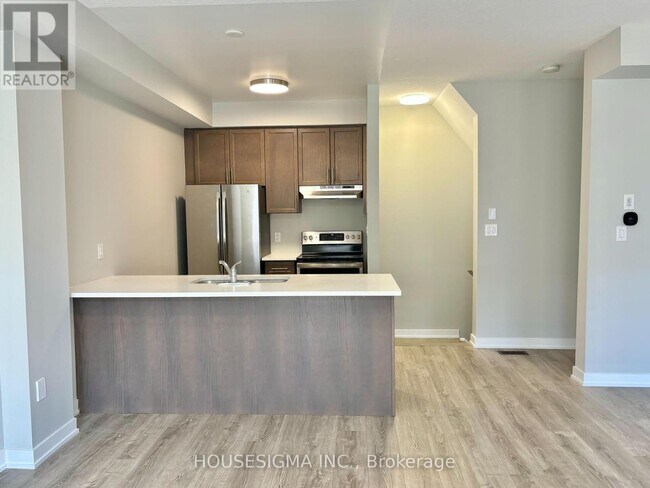 Photo du bâtiment - 590-590 N Service Rd