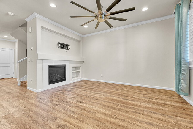 Building Photo - $2,699 - 2 Bed, 2.5 Bath Condo in Centenni...