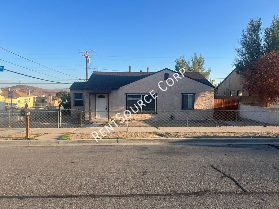 Foto principal - 101 E Desert View Dr