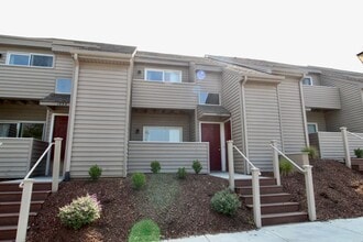 Building Photo - 1337 Bradley Dr
