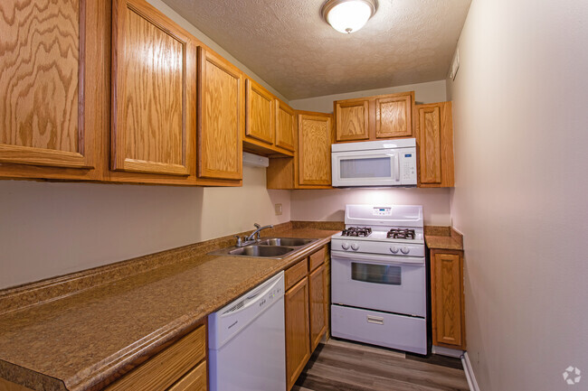 1BR, 1BA - 805 SF - The Lodge at River Village