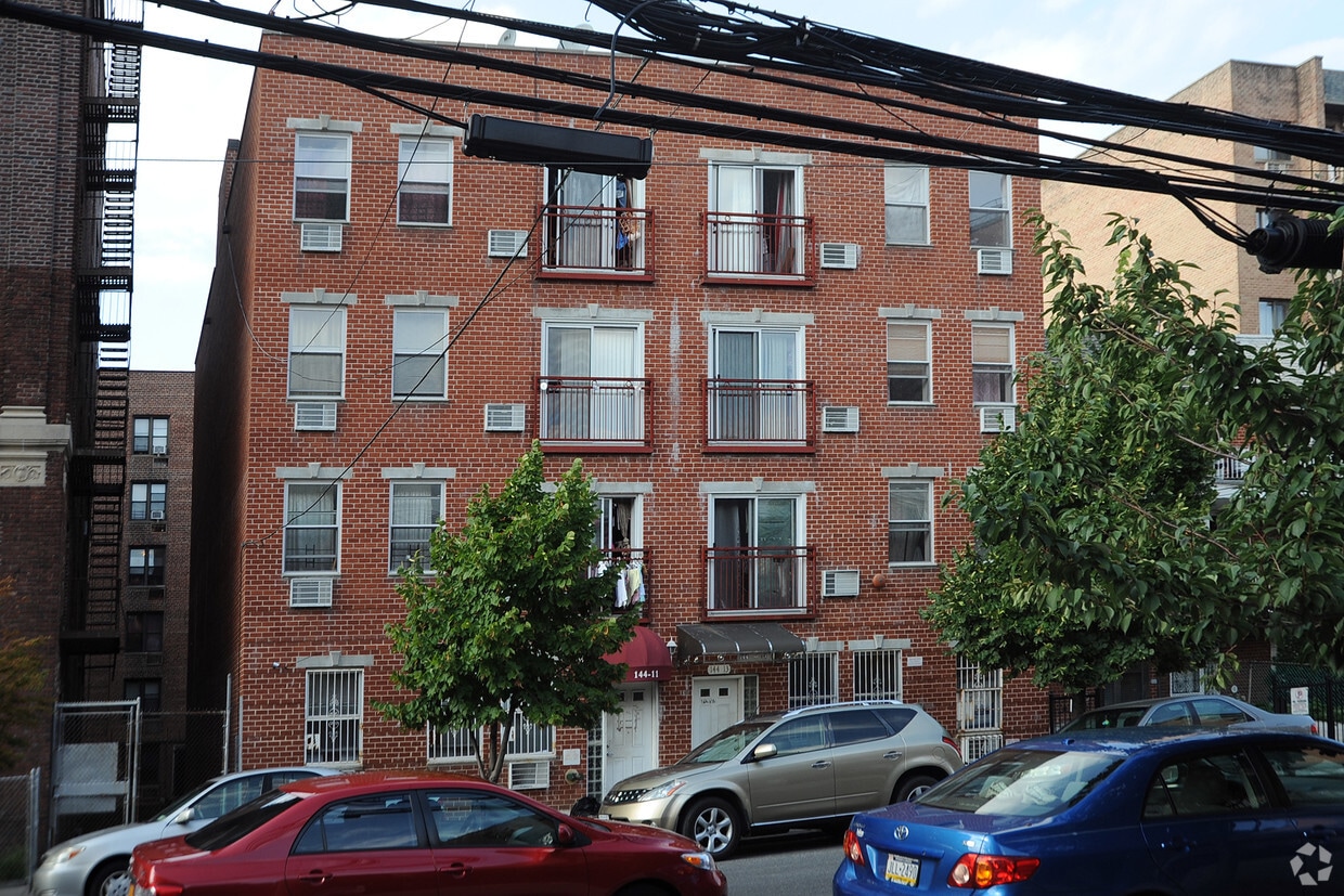 Building Photo - 144-13 Barclay Ave