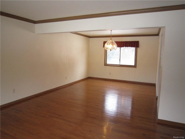 Building Photo - 2792 Broadmoor Dr