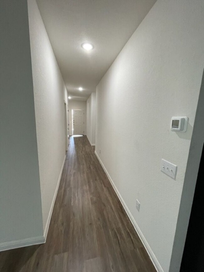 Building Photo - Available for a July 2025 Move In-Modern 3...