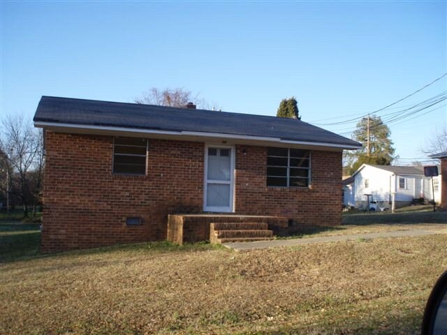 Building Photo - 323 Mendota St
