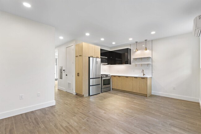 Foto del edificio - 250 Van Horne St