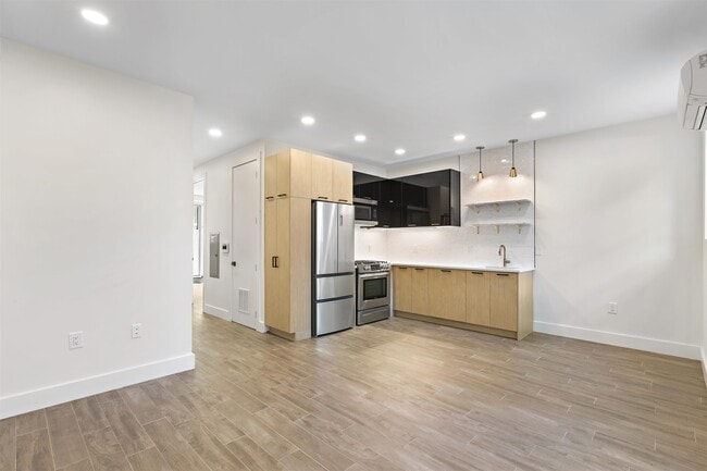Building Photo - 250 Van Horne St