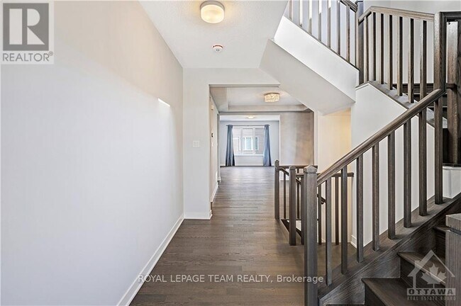 Building Photo - 866 Moonrise Ter