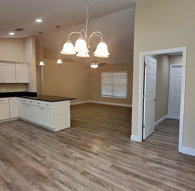 Building Photo - 9139 N Paradisea Dr