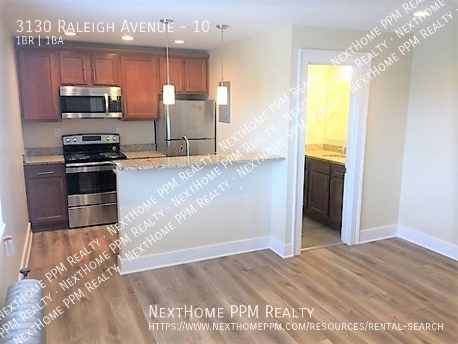 Foto principal - Updated 1 bedroom in Heart of Dormont, Nea...