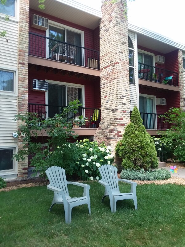Foto del edificio - 3246 Douglas Dr N