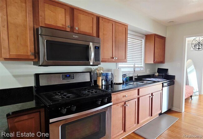 Foto del edificio - 4217 Crooks Rd