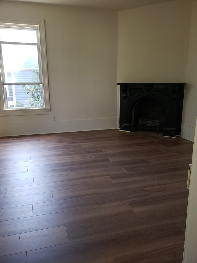 Bedroom with faux fireplace - 155 Belvidere Ave