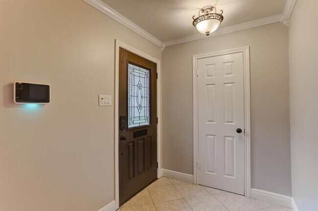 Building Photo - 13316 Trail Hollow Dr