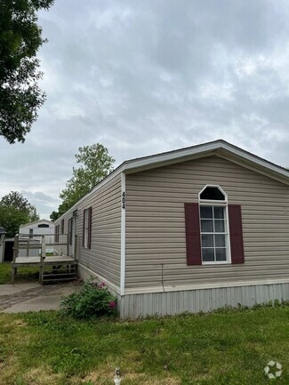Building Photo - 404 Maple Ct