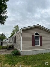 Building Photo - 404 Maple Ct