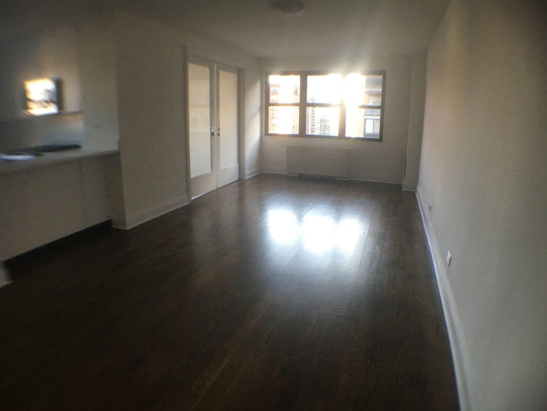 Primary Photo - 145 E 16th St