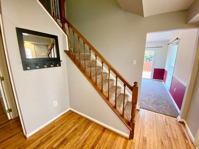 Foto del edificio - Stunning Three-Bed/3.5 Bath End-of-Group T...