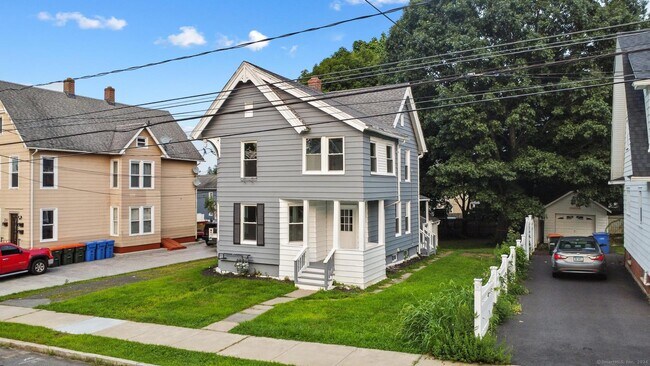 Building Photo - 214 Elm St