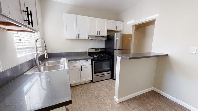 Interior Photo - 734 Hyperion
