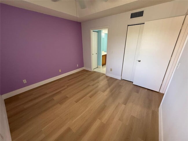 Foto del edificio - 9907 Westwood Dr