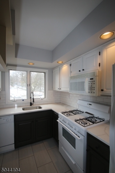 Building Photo - 76 Highland Way