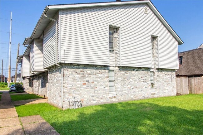 Foto del edificio - 56 Brandon Hall Dr