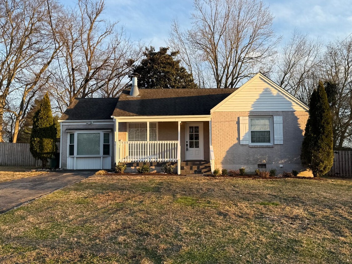 Foto principal - Three Bedroom, East Nashville Ranch with a...