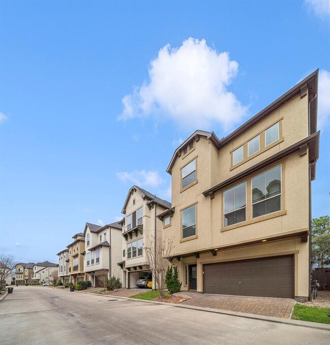 Building Photo - 9910 Spring Shadows Park Cir