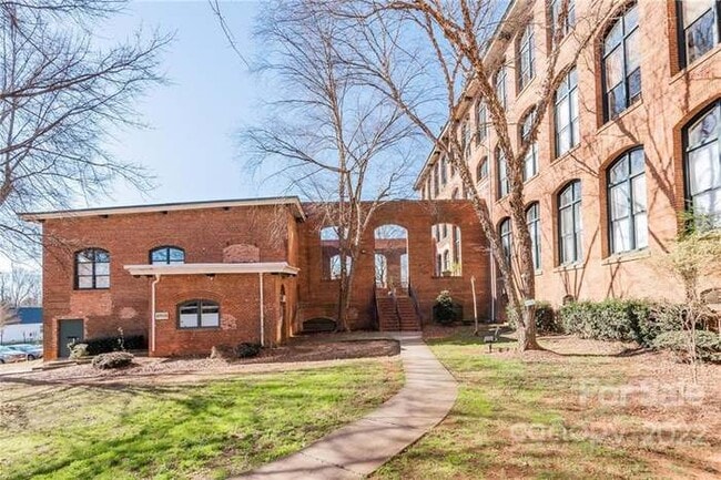 Photo - 201 S Hoskins Rd Apartment