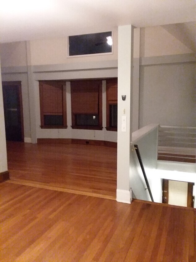 Primary Photo - 1332 W 64th St