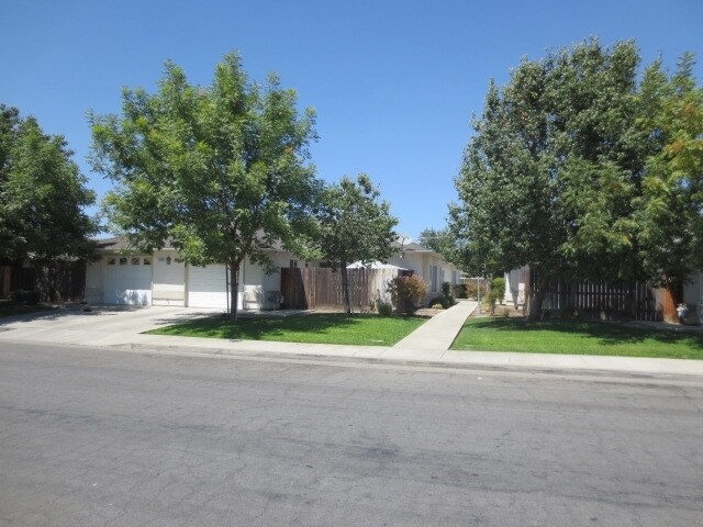 Primary Photo - 748-760 Jana Way