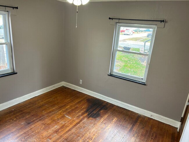 Dormitorio delantero - 105 Forest Ave