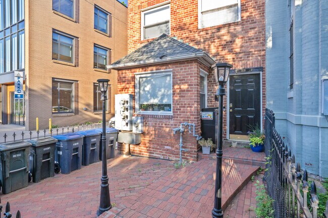 Foto del edificio - 818 7th St NE