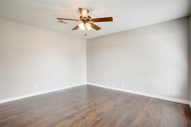 Building Photo - 4101 Skyline Dr