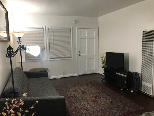 Foto del edificio - 15863 Victory Blvd