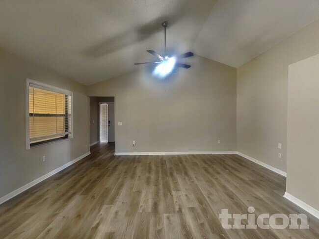 Foto del edificio - 352 N Fork Pl