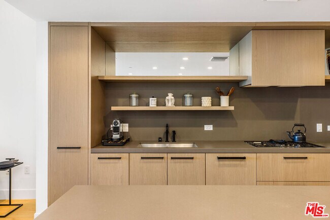 Building Photo - 10777 Wilshire Blvd