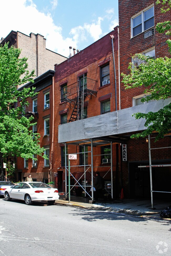 Building Photo - 113 W 15th St