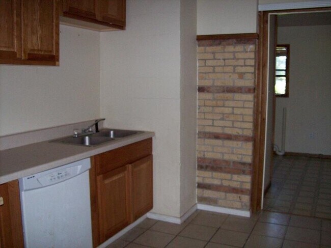 Building Photo - 121 North St