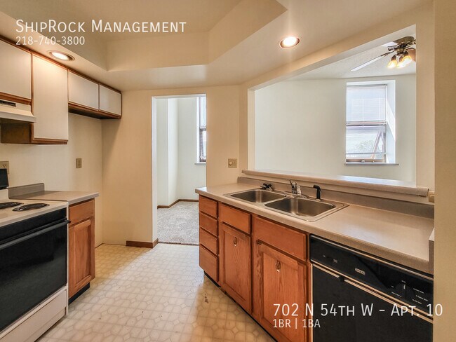 Foto del edificio - 702 N 54th Ave W