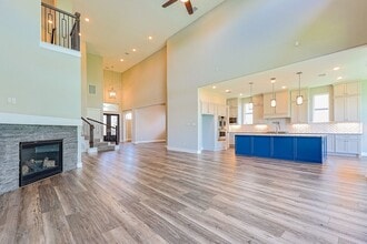 Building Photo - 10334 Fountain Shore Dr