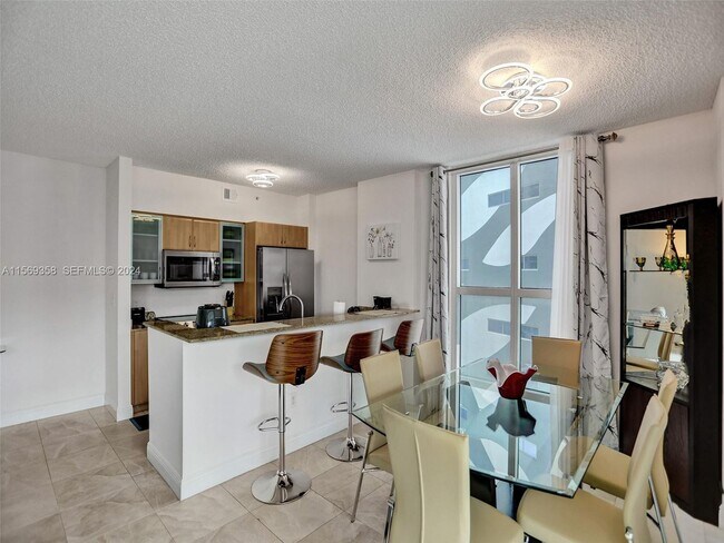 Foto del edificio - 17555 Atlantic Blvd