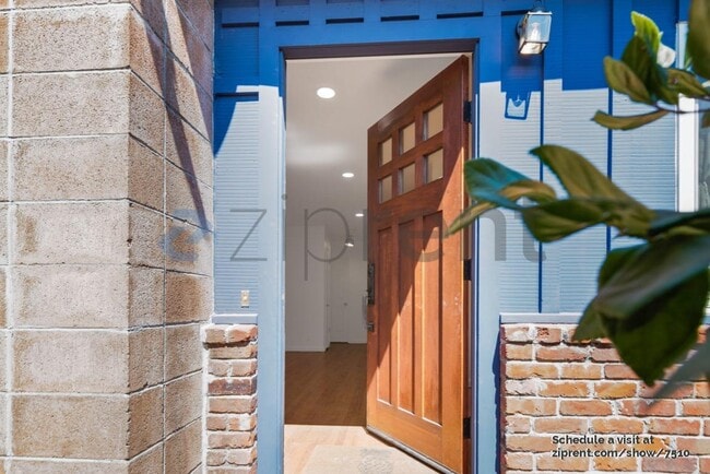 Building Photo - 1296 Albina Ave