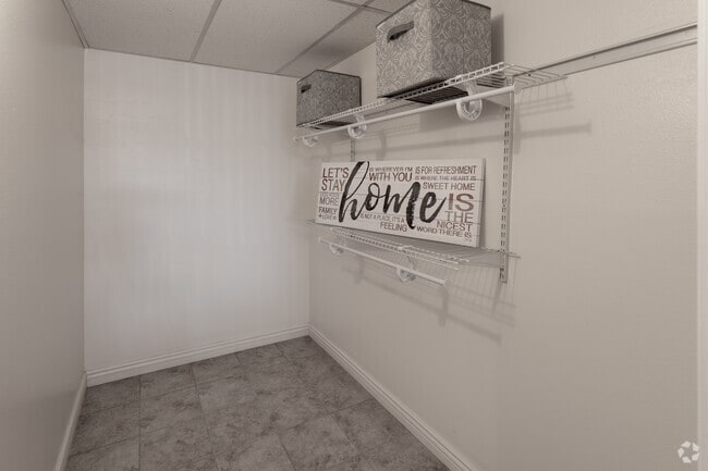 1BR, 1BA -526 SF - Country Hills Apartments