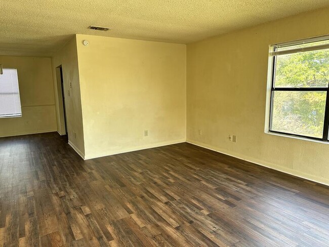 Building Photo - 2811 Granger St