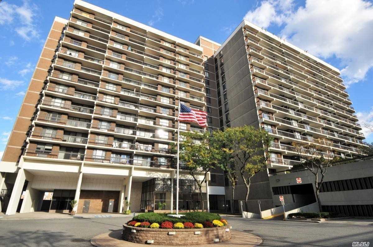 Primary Photo - 152-18 Union Tpke